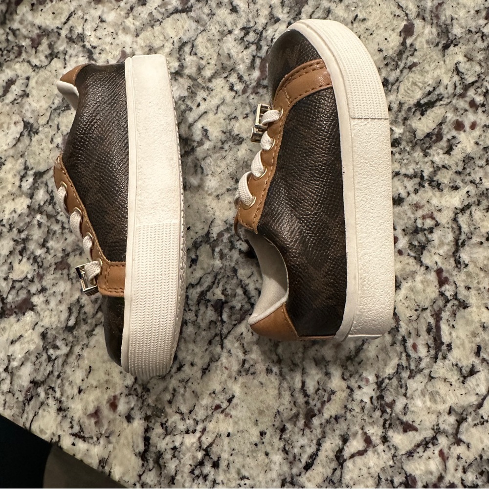 Michael Kors baby/toddler walking size us 5 shoe, uk 4.5, eur 21, cm 11 Brown - Picture 5 of 10